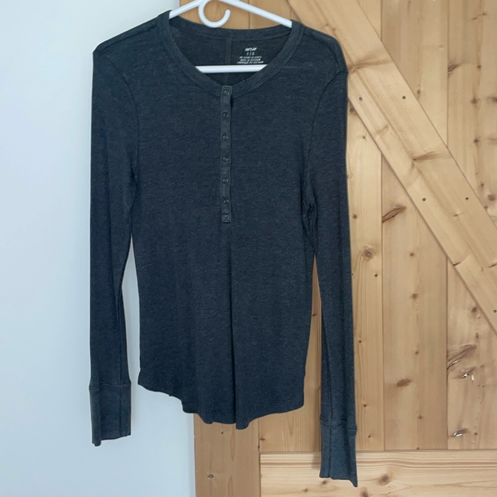 Aerie long sleeve size large grey button down shirt like new